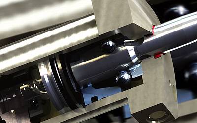Kosmek presenta il nuovo Medium-Pressure Link Clamp TQA